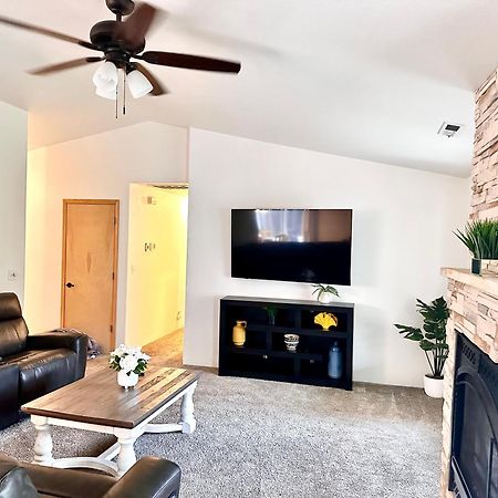 Hot Tub! King Bed-Firepitt-Near Airport& Freeway Villa Medford Eksteriør bilde